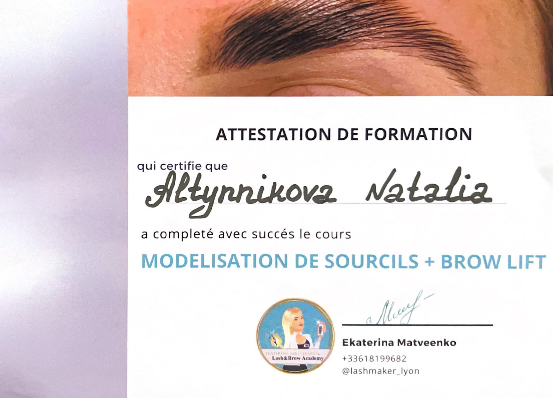 Certificat Sourcils